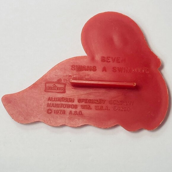 Vintage Chilton 1978 Red Plastic Cookie Cutter Imprint Seven Swans A Swimming - Picture 3 of 5